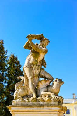 Heykeller Branicki Park sarayında. Bialystok