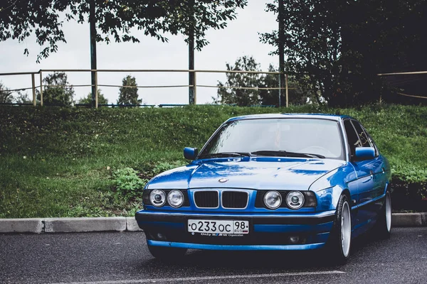 Автомобиль BMW 5 серии, немецкий баварский производитель — стоковое фото