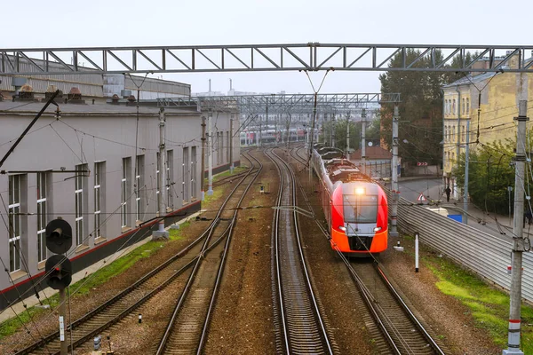 Elektriska tåg, tågstation, Ryssland — Stockfoto