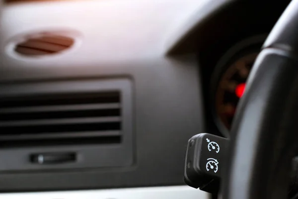 Levier avec régulateur de vitesse et clignotants de voiture — Photo