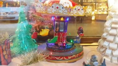 Çoğu Zincirli oyuncak carousel sepetleri ile iplik