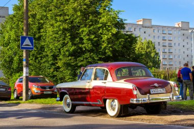 Sovyet retro kırmızı araba Volga Gaz-21 Gorki, Rusya Federasyonu