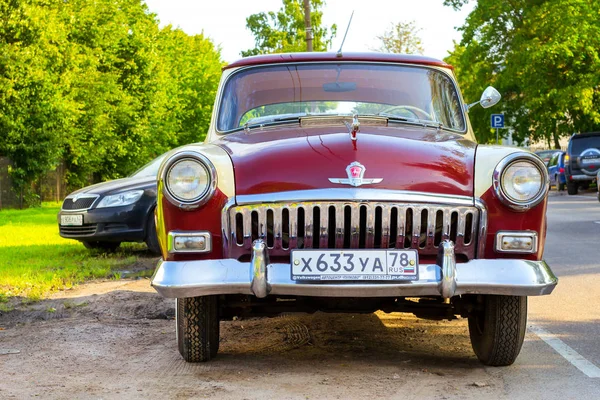 Auto rossa retrò sovietica Volga GAZ-21 Gorky, Russia — Foto Stock