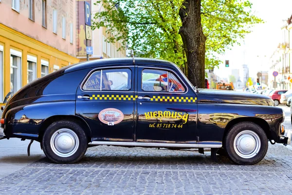 Carro retrô da marca Fso, modelo Warszawa, 1951-1973 — Fotografia de Stock