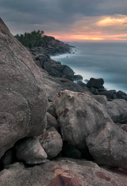 Coast of the Indian Ocean - Sri Lanka. — Stock Photo, Image