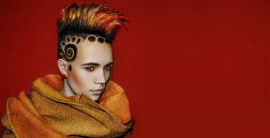 Model alanı Sun saç dövme