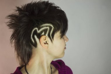 Sağ profil saç kesimi modeli