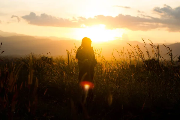 Standing on a mountain, enjoying the sunset — Stock Photo, Image