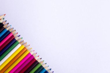 Whtie arka planda, educat izole kopya alanı kalemle renk