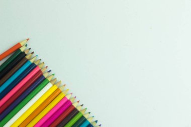 Whtie arka planda, educat izole kopya alanı kalemle renk