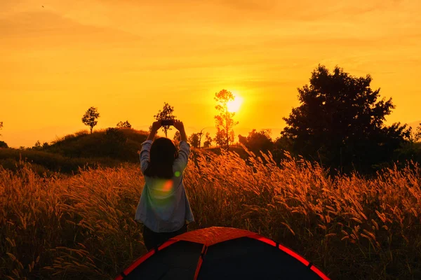 Outdoors Camping Grass Highlands Mountain Sunset — Stock Photo, Image