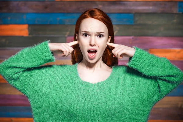 Woman covering her ears with your fingers and shouting — Stock Photo, Image