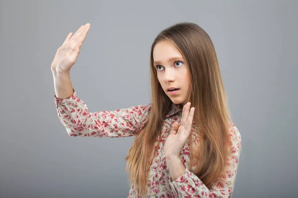 Girl showing gesture of her hands — Stock Photo, Image