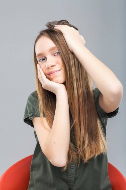 duygusal moda şık genç ve güzel hipster sarışın kadın portresi