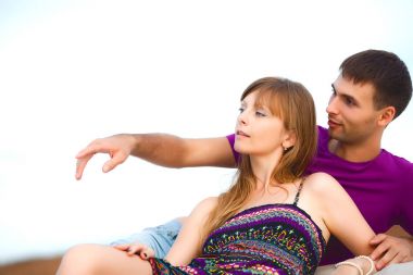 Plajında çölde yalan aşık