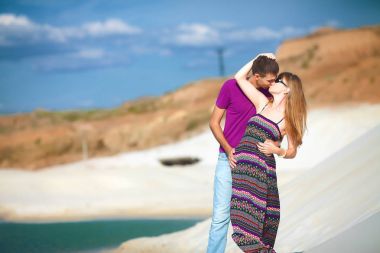 Desert oasis yakınındaki severler