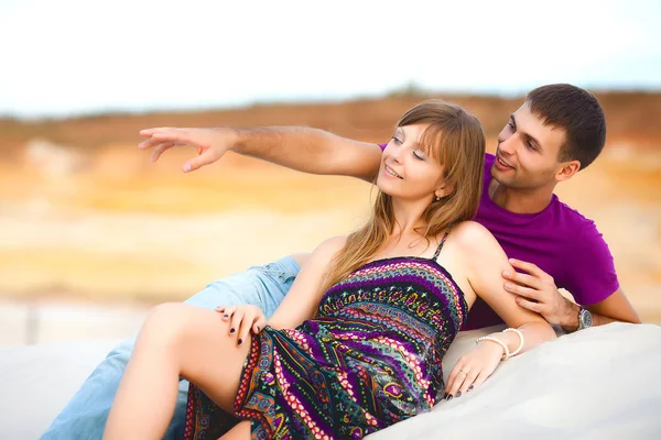 Kum üzerine yalan aşık