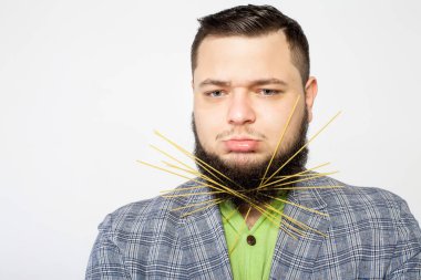 Şişko sakal makarna ile