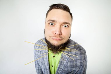 komik şişman adam sakal makarna ile