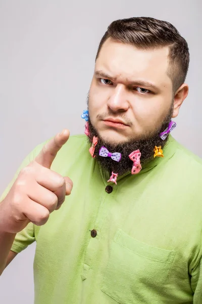 kızgın adam Haritayı parmak