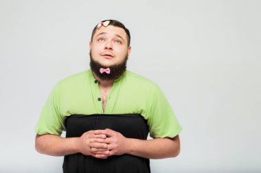 dalgın şişman adam