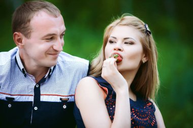 Ormandaki kadın ve erkek