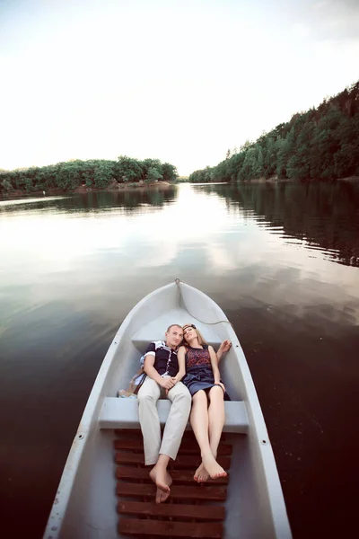 Sweet couple on boat — Stock Photo, Image