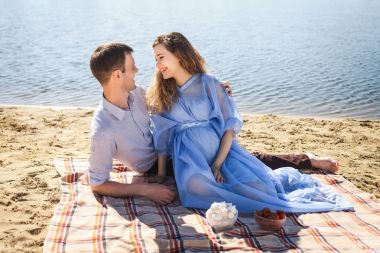 oldukça açık dinlenme couple