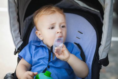 tatlı çocuk çocuk çocuk arabası