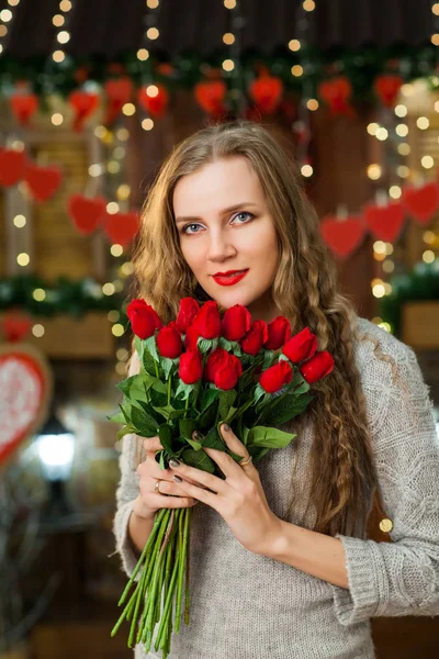 Bella ragazza festeggiare il giorno di San Valentino — Foto Stock