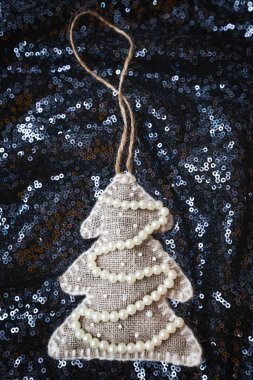 Neşeli Noel ve yeni yıl oyuncak. El yapımı dekorasyon ağaç