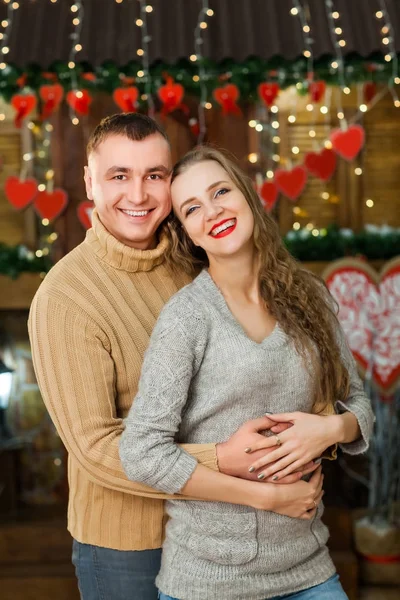 Boyfriend and girlfriend celebrate valentines day — Stock Photo, Image