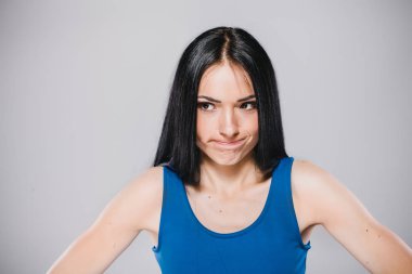 Genç thoughtfull kadın Studio