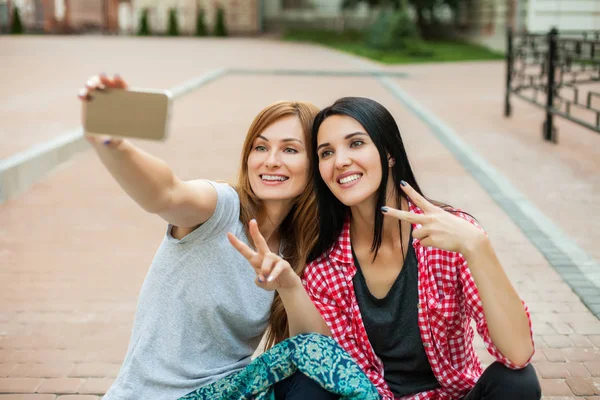 Two girlfriends making selfie — Stock Photo, Image