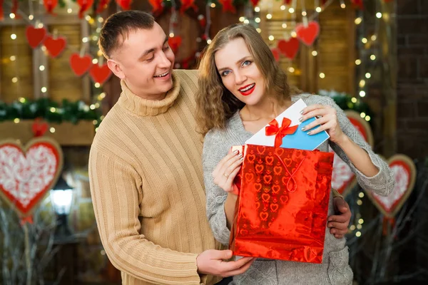 Boy giving present to his girl on valentines day — Stock Photo, Image