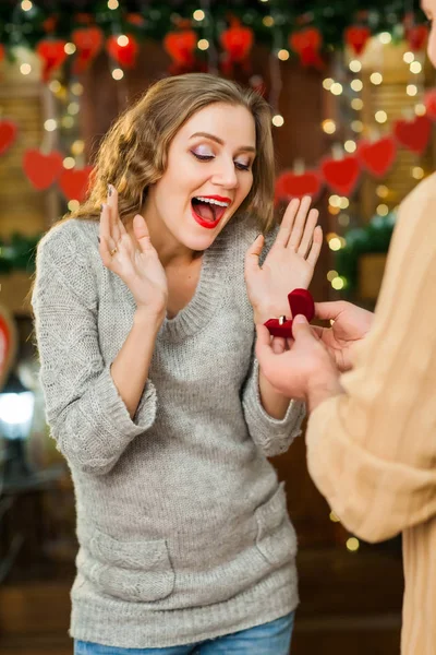 Boy present his girl ring at valentines day — Stock Photo, Image