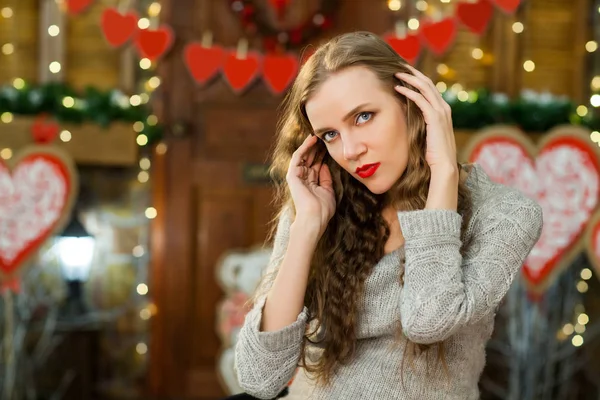 Aantrekkelijke vrouw vieren Valentijnsdag — Stockfoto