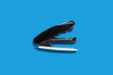 Siyah açık zımba izole edildi