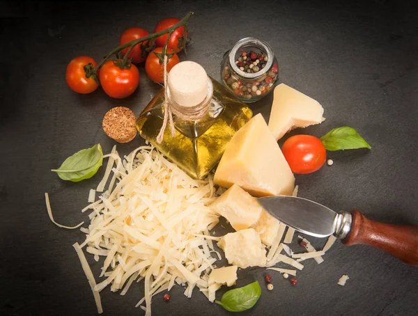 Rendelenmiş Parmesan peyniri - üstten görünüm — Stok fotoğraf