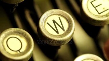 Eski typewriting makine ile yazarak