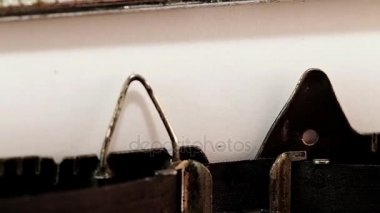 Eski typewriting makine ile yazarak