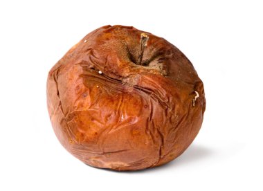 Beyaz izole arka planda eski çürük elma