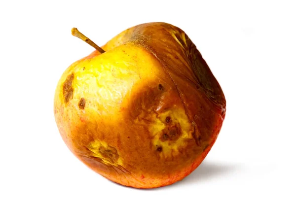 Oude rotten apple op witte geïsoleerde achtergrond — Stockfoto