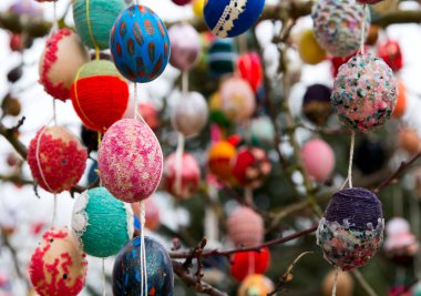 Paskalya dekorasyon renkli yumurtadan