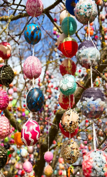 Easter decoration from colorful eggs — Stock Photo, Image