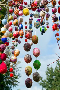 Paskalya dekorasyon renkli yumurtadan