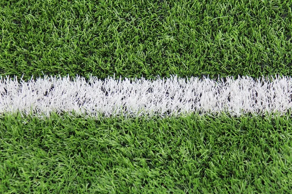 Césped artificial con marcas en un campo de fútbol. Fondo deportivo . — Foto de Stock