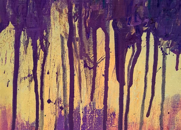 画布上的紫罗兰色和黄色颜料的斑点和污渍 抽象背景 — 图库照片