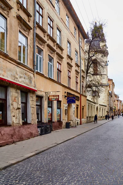 Lviv, Ukraine - November, 2017. The prospect of an old street in the center of Lviv with old buildings. People are walking along a beautiful city — Stock Photo, Image