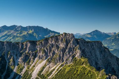 Drei Schwestern ve İsviçre, Avusturya ve Liechtestein